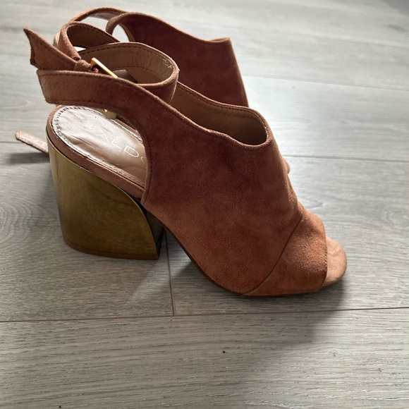 💚💚Closet Clearout💚💚 Aldo Women's Brown Suede Heels - Picture 2 of 8